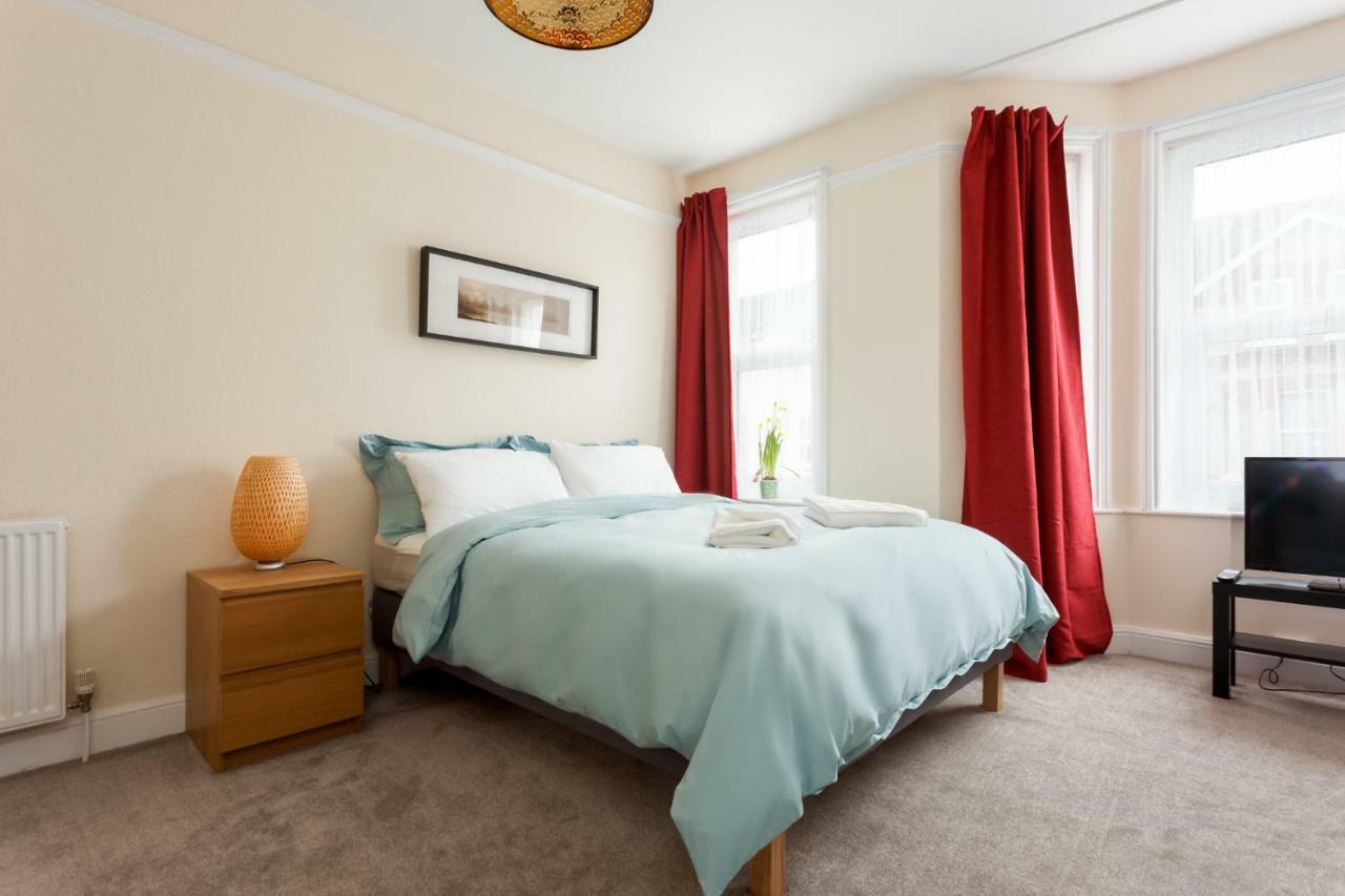 Stylish Town Centre Apartment Close To Beach And Shops Bornemouth Extérieur photo